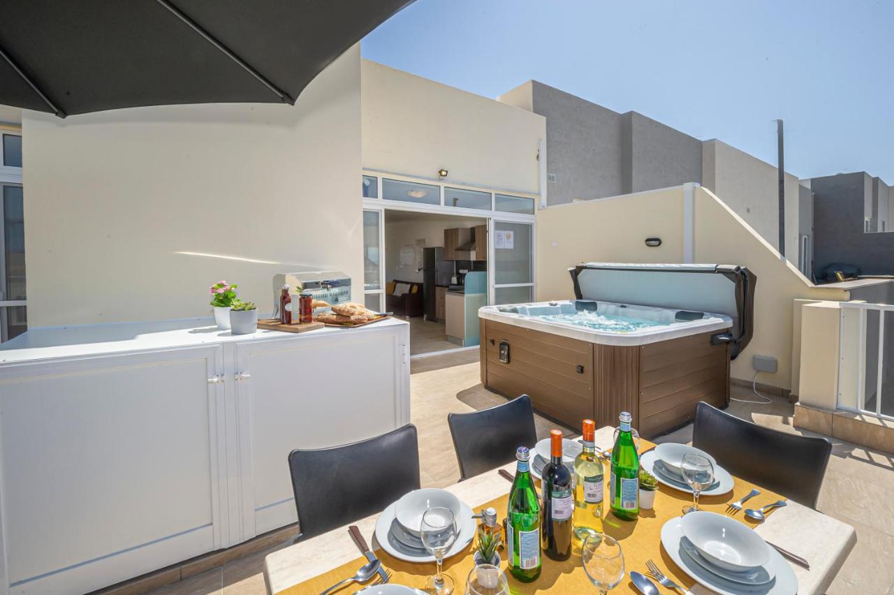 Summer Breeze Penthouse With Private Hot Tub & Terrace With Panoramic Views, By Getawaysmalta Мелліха Екстер'єр фото